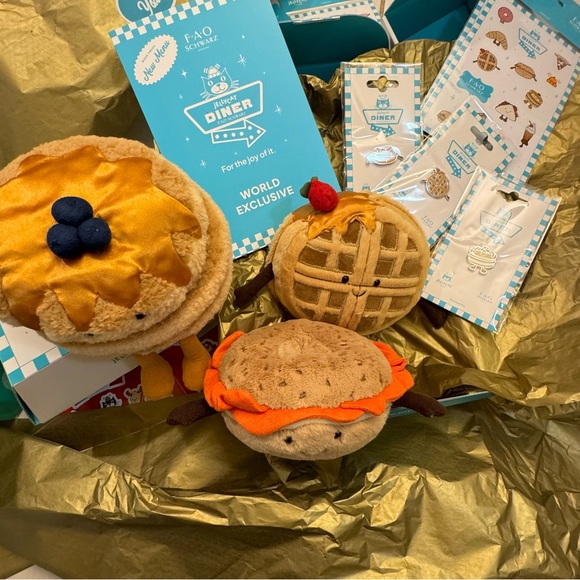 FAO Schwarz NYC Breakfast Plush Set- Pancake Waffle Bagel NWT with MENU - Picture 13 of 14